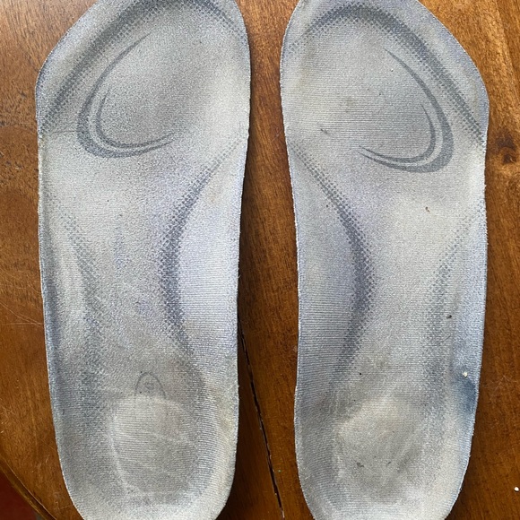 ASICS - Picture 6 of 10